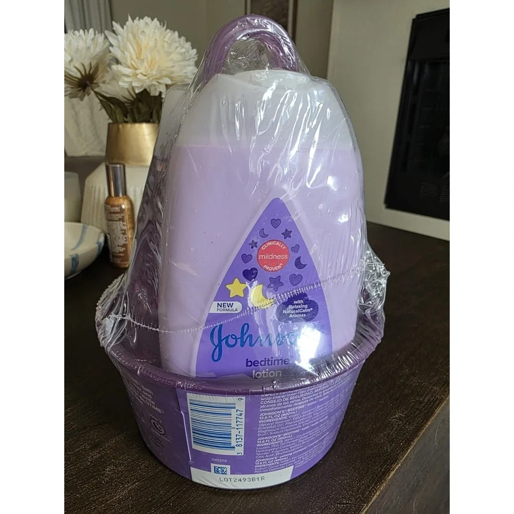 Johnson's Sleepy Time Relaxing Baby Bedtime Gift Set Shampoo Lotion Soap Carrier